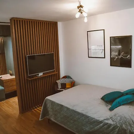 Nei Διαμέρισμα Τούζλα