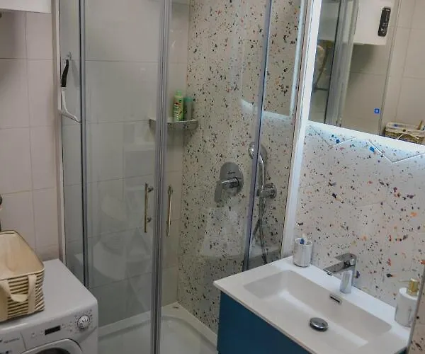 Nei شقة توزلا